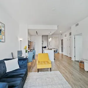 Apartment Luxury 1 Bedroom With Den Downtown - Views, Rooftop Pool, Workspace